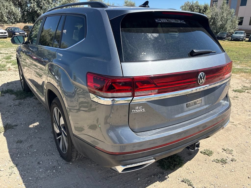 Used 2024 Volkswagen Atlas SE AWD/4WD image 3