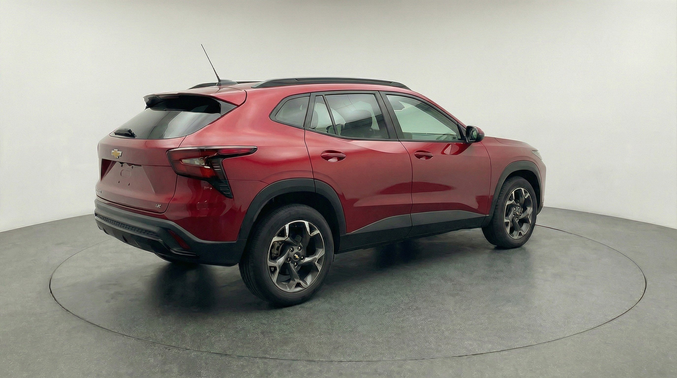 Used 2025 Chevrolet Trax LT FWD image 9