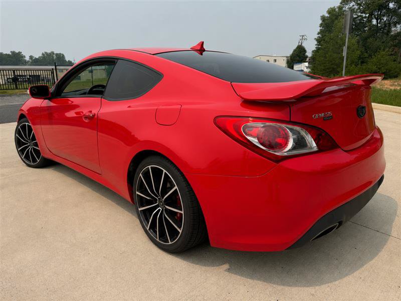 Used 2011 Hyundai Genesis 3.8 RWD image 3