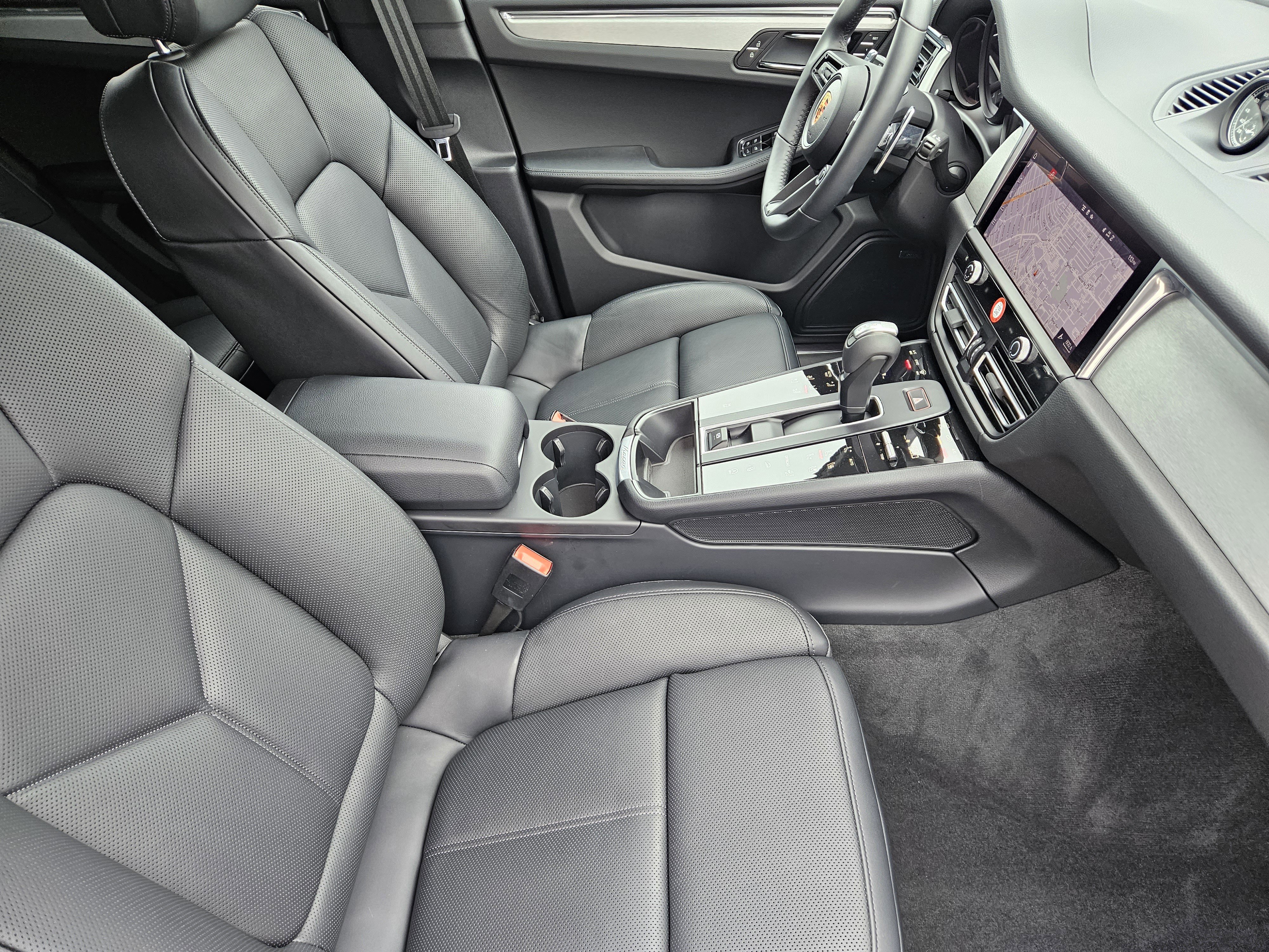 Certified 2026 Porsche Macan AWD/4WD image 15