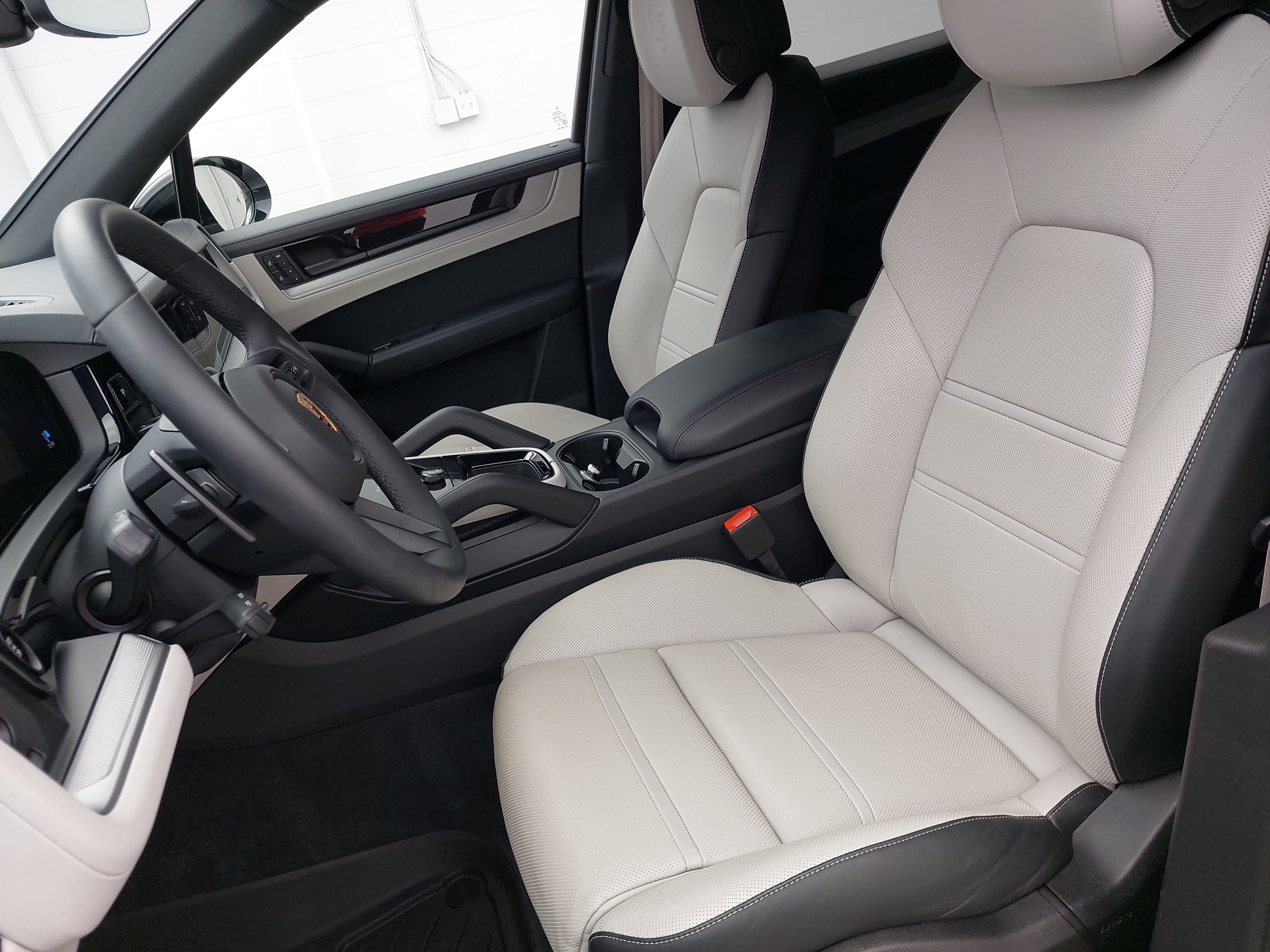 Certified 2026 Porsche Cayenne AWD/4WD image 5