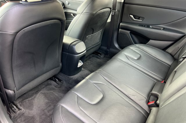 Used 2025 Hyundai Elantra Limited FWD image 15