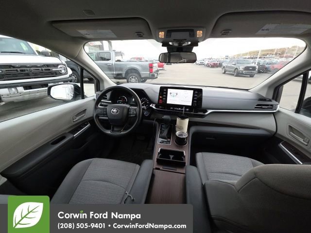 Used 2022 Toyota Sienna LE image 17