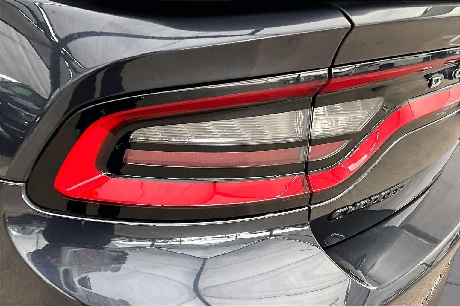 Used 2017 Dodge Charger SE w/ Blacktop Package RWD image 28