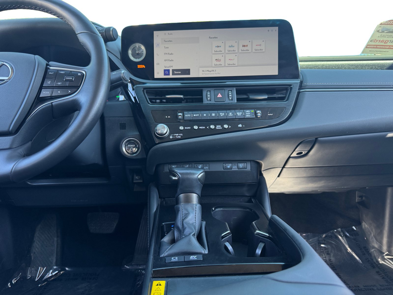 Used 2024 Lexus ES 300h w/ Premium Package FWD image 11