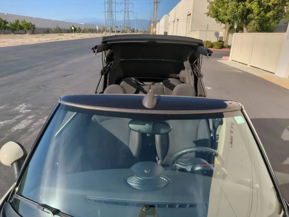 Used 2010 MINI Cooper Convertible image 32