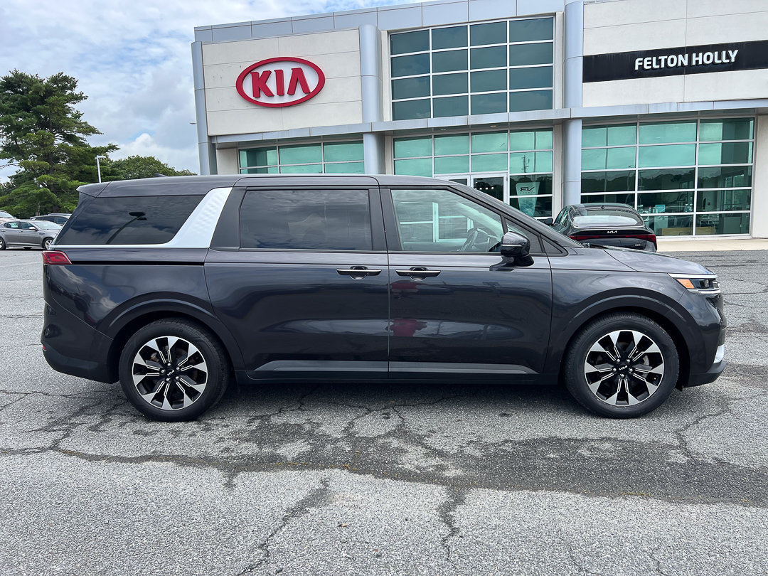 Used 2024 Kia Carnival EX FWD image 13