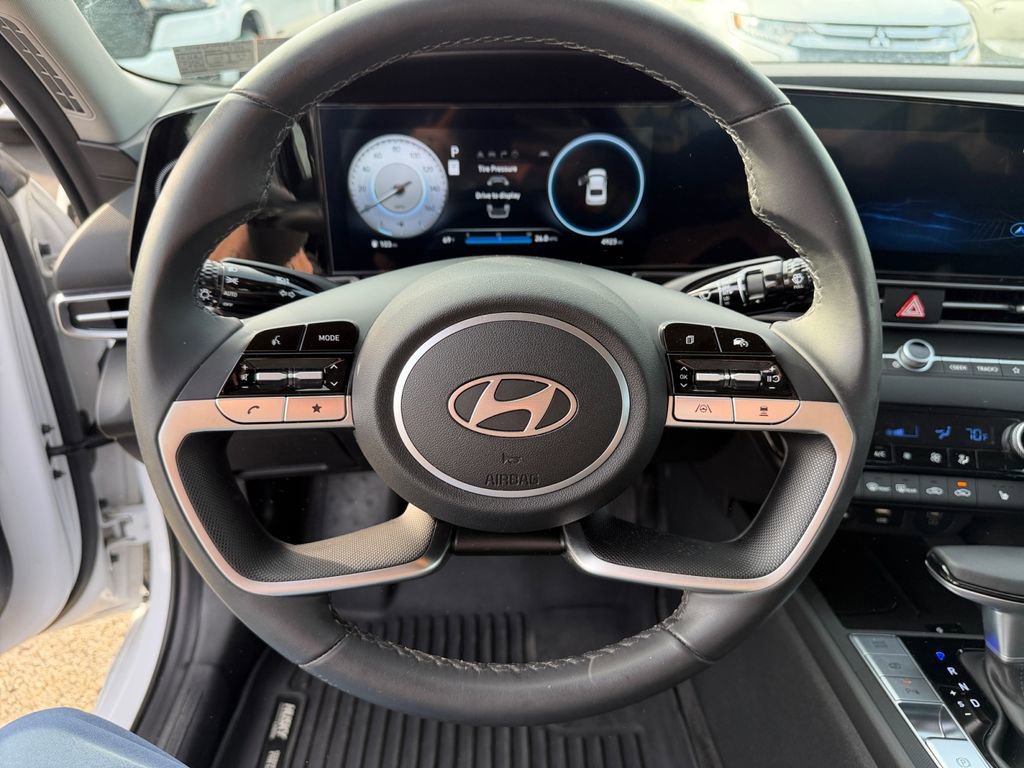 Used 2024 Hyundai Elantra Limited image 15