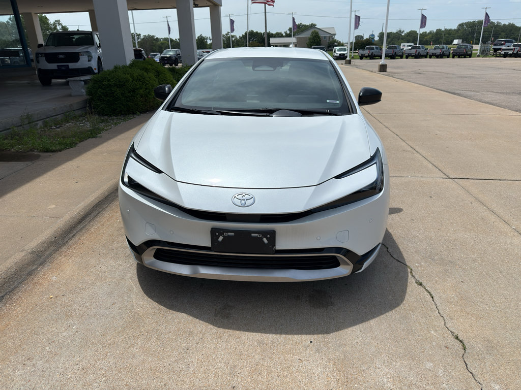 Used 2023 Toyota Prius Prime FWD image 2