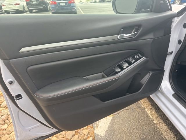 Used 2024 Nissan Altima 2.0 SR image 12