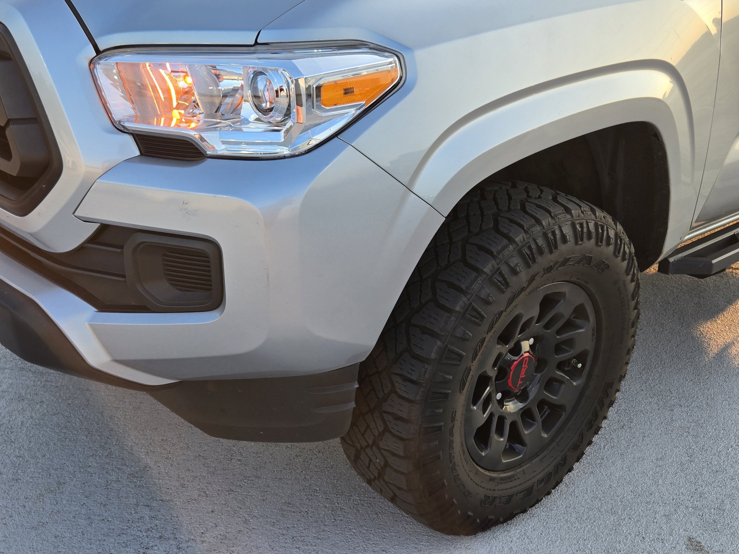 Used 2023 Toyota Tacoma SR AWD/4WD image 8
