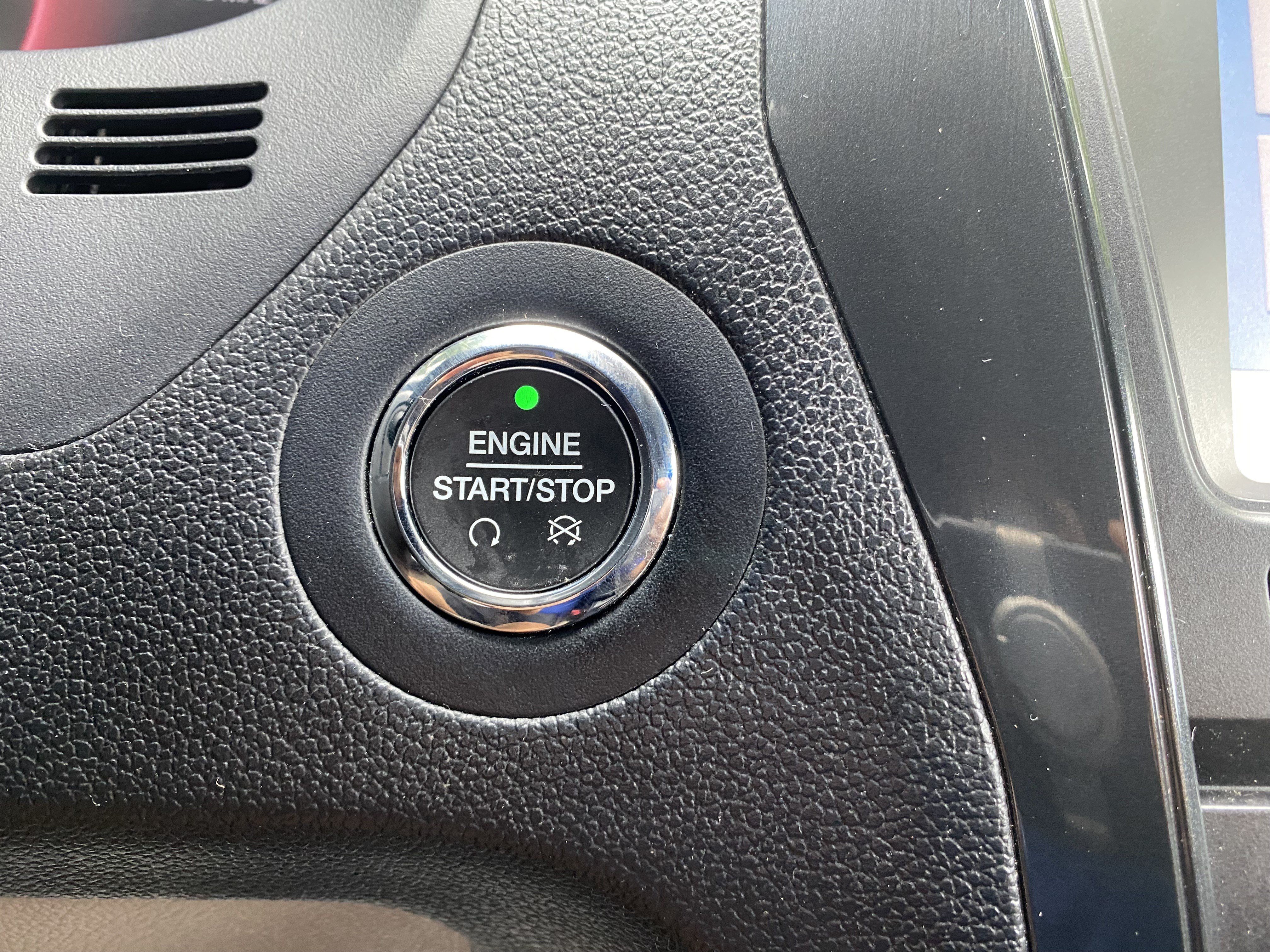 Used 2018 Ford Explorer XLT w/ Equipment Group 202A FWD image 27