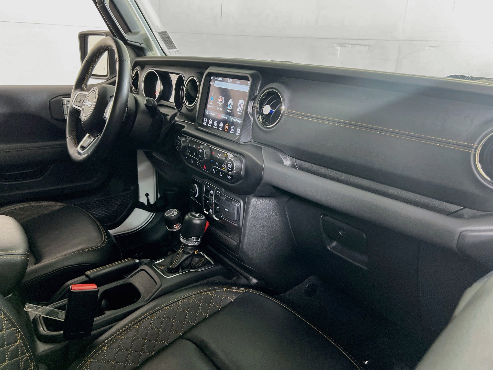 Used 2023 Jeep Wrangler Unlimited Sahara AWD/4WD image 27