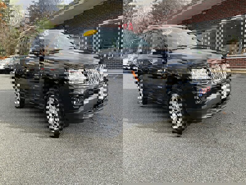 Used 2014 Jeep Compass Latitude w/ Sun/Sound Group image 3