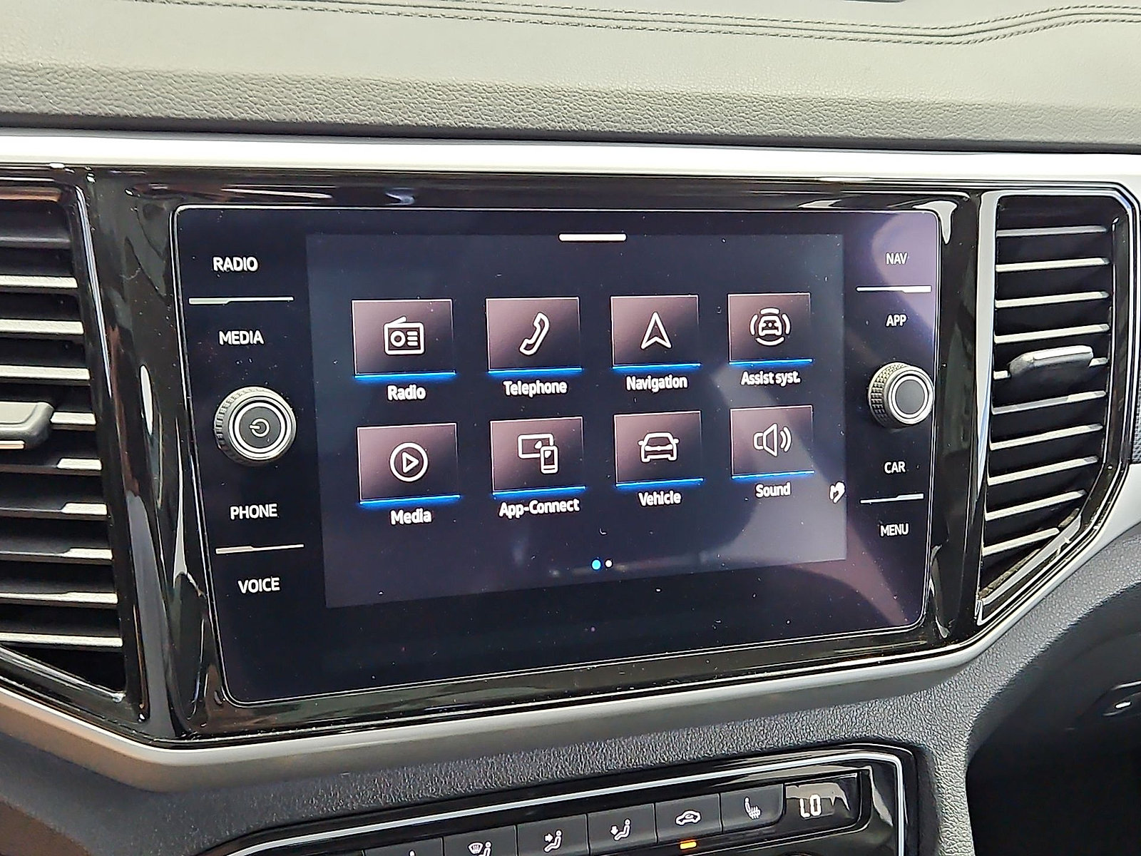 Certified 2022 Volkswagen Atlas SEL R-Line AWD/4WD image 19