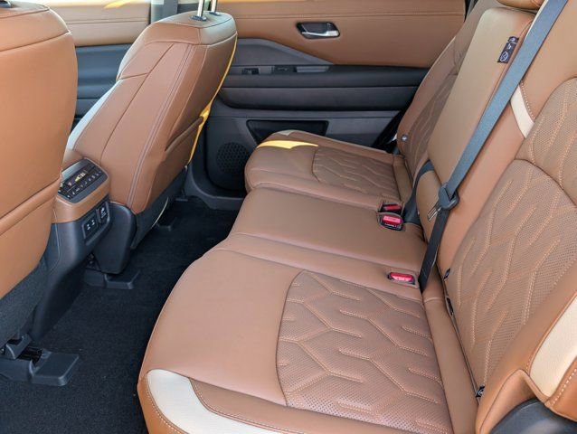 New 2026 Nissan Pathfinder Platinum w/ Cargo Package AWD/4WD image 22