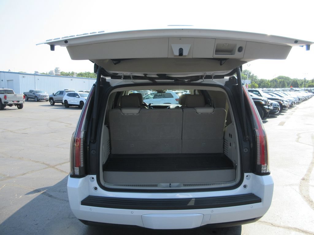 Certified 2020 Cadillac Escalade Premium Luxury AWD/4WD image 8