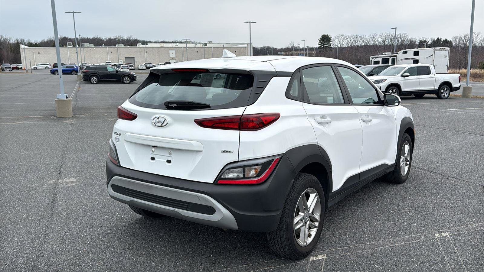 Used 2023 Hyundai Kona SE w/ Cargo Package image 6