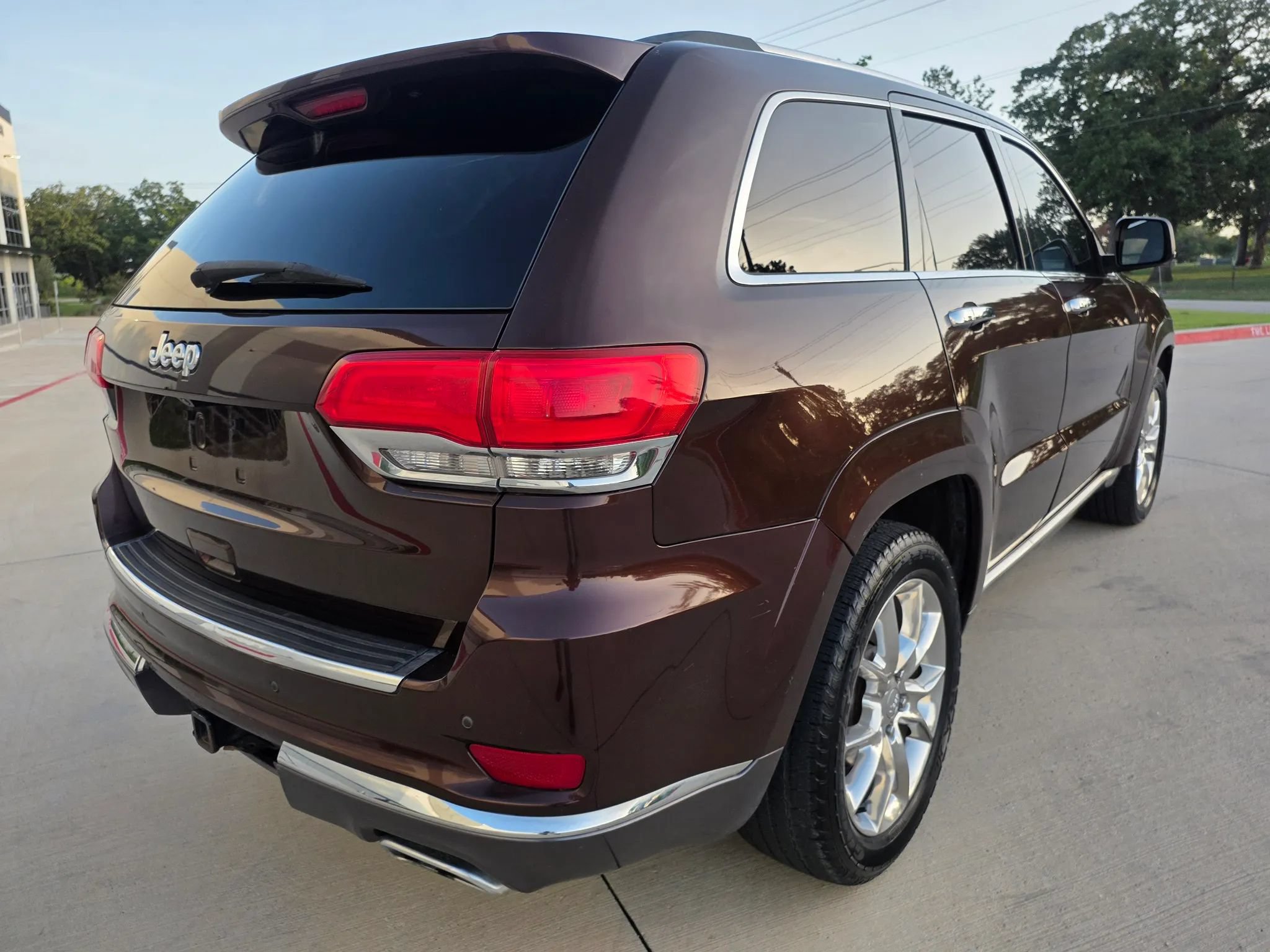Used 2014 Jeep Grand Cherokee Summit AWD/4WD image 9