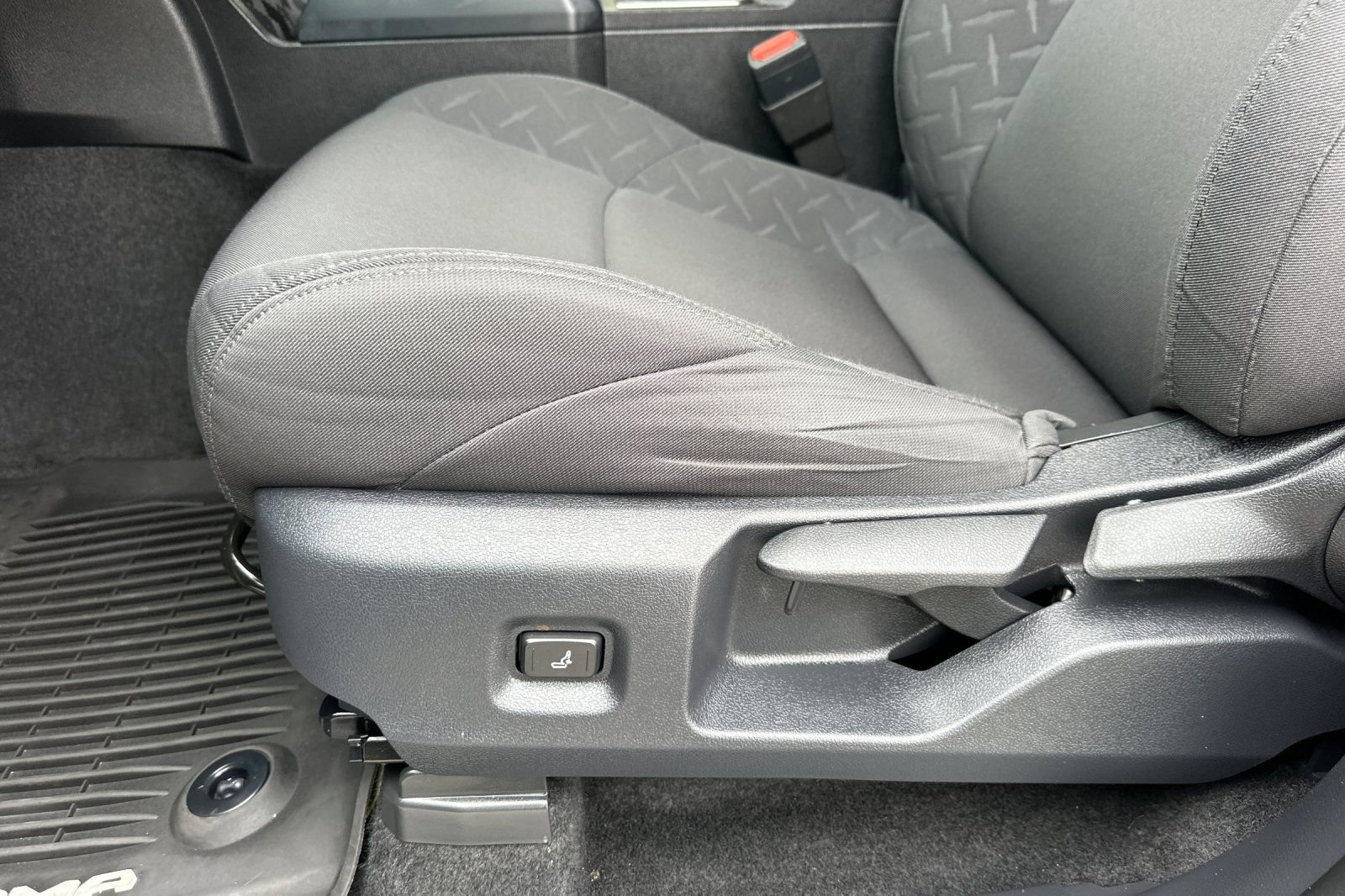 Used 2025 Toyota Tacoma SR5 AWD/4WD image 13