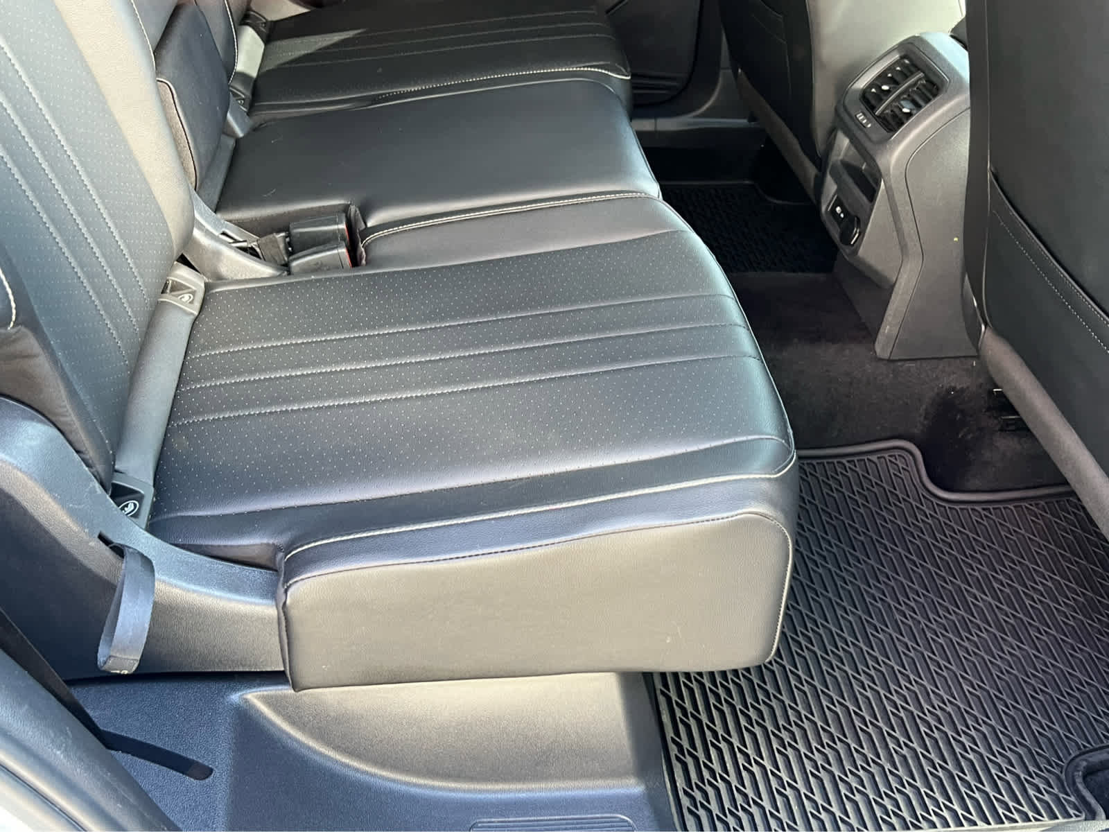 Used 2022 Volkswagen Tiguan SE image 22