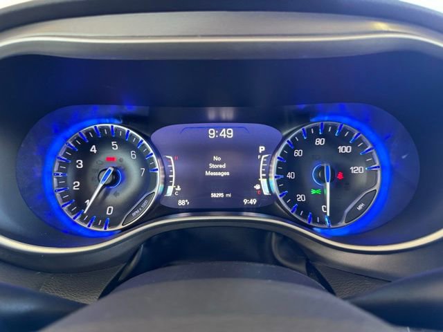 Used 2023 Chrysler Pacifica Touring-L FWD image 19