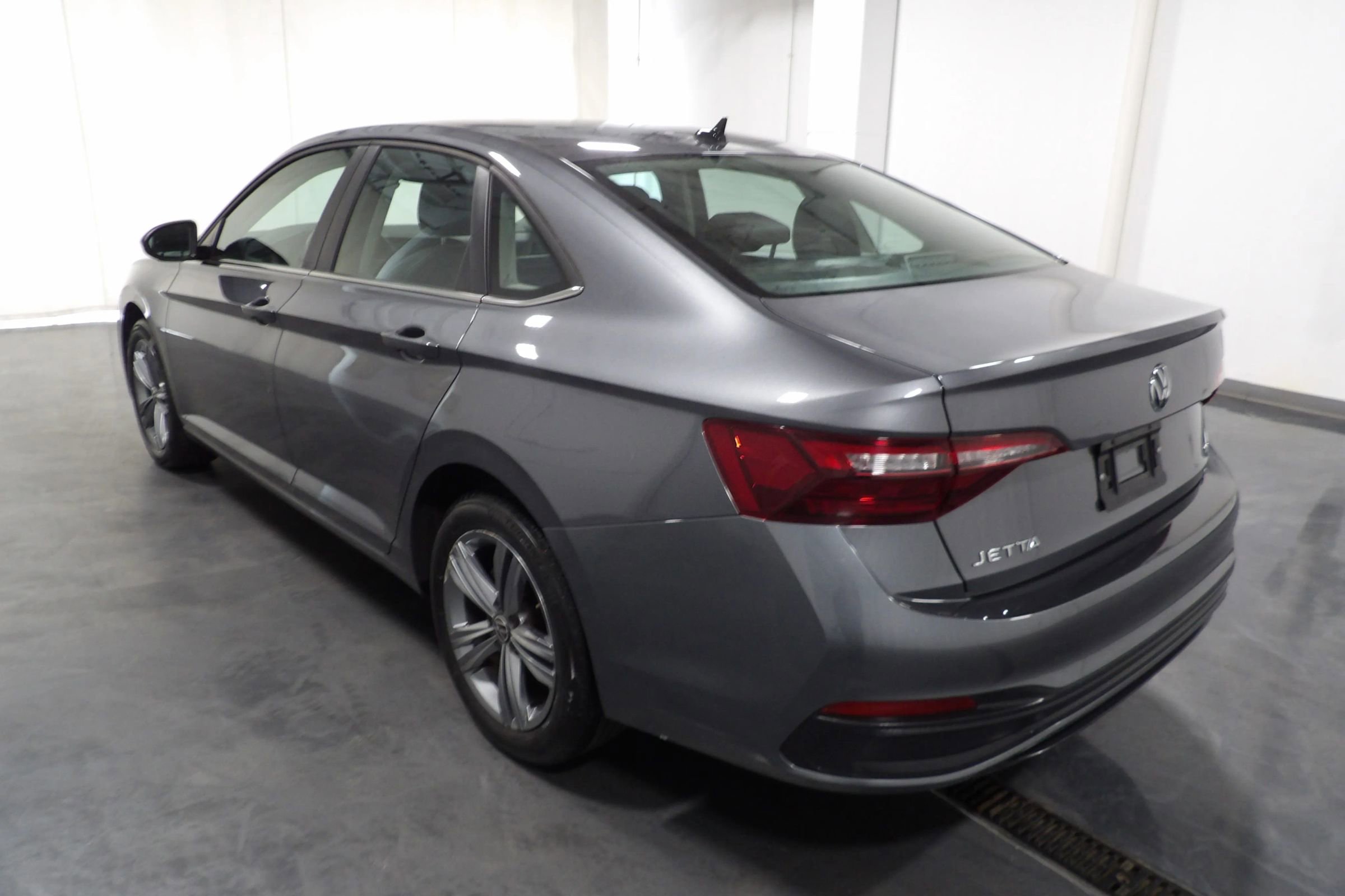 Used 2024 Volkswagen Jetta SE FWD image 7