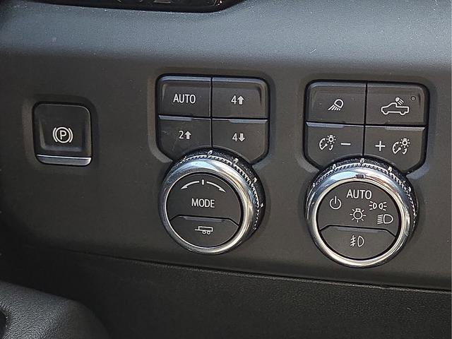 Used 2025 GMC Sierra 1500 AT4 w/ Technology Package AWD/4WD image 13