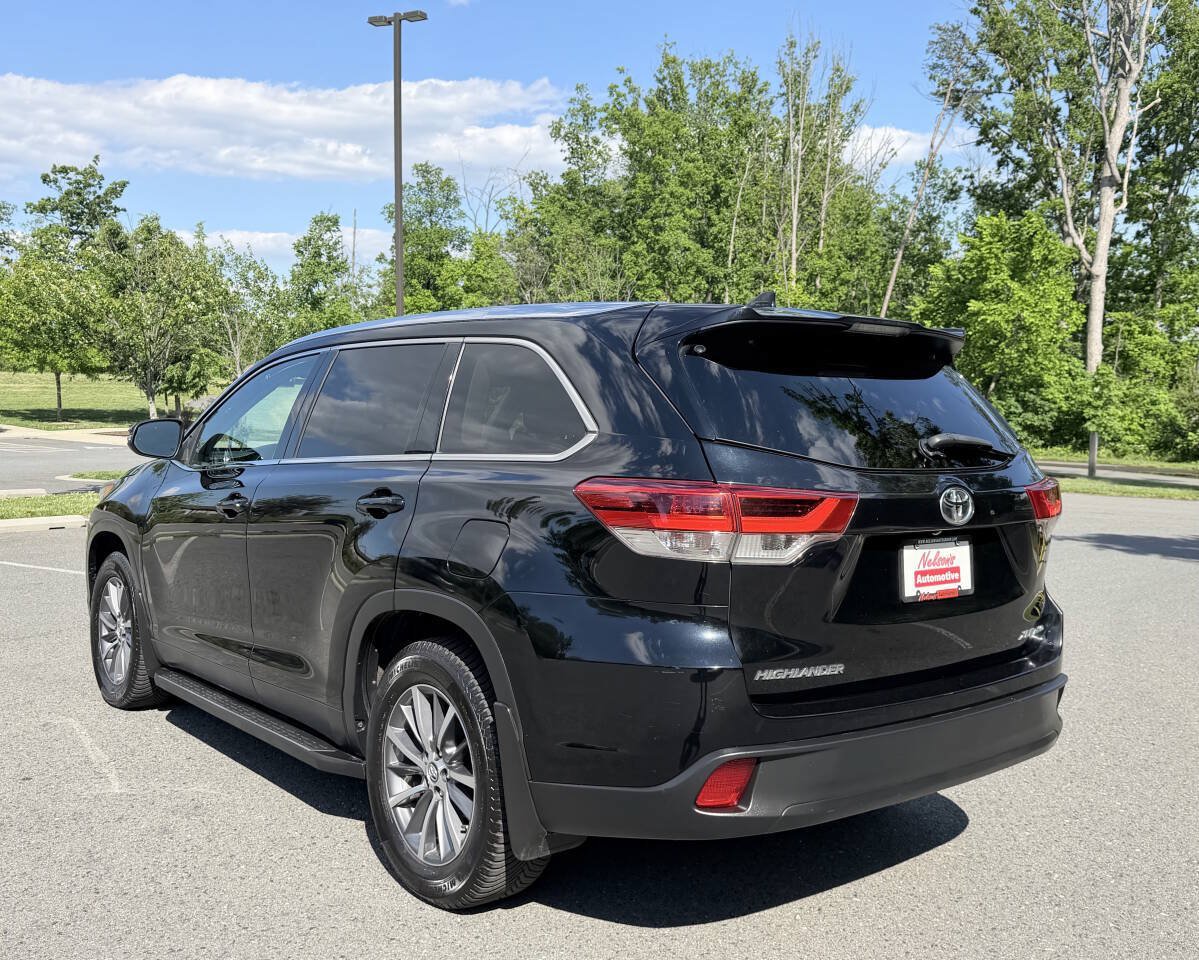 Used 2019 Toyota Highlander XLE AWD/4WD image 3