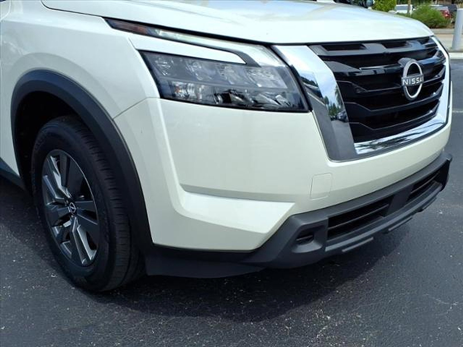 Certified 2024 Nissan Pathfinder SV image 12