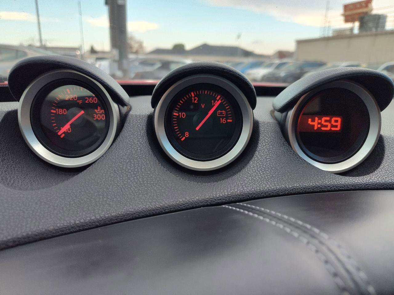 Used 2015 Nissan 370Z Coupe image 23