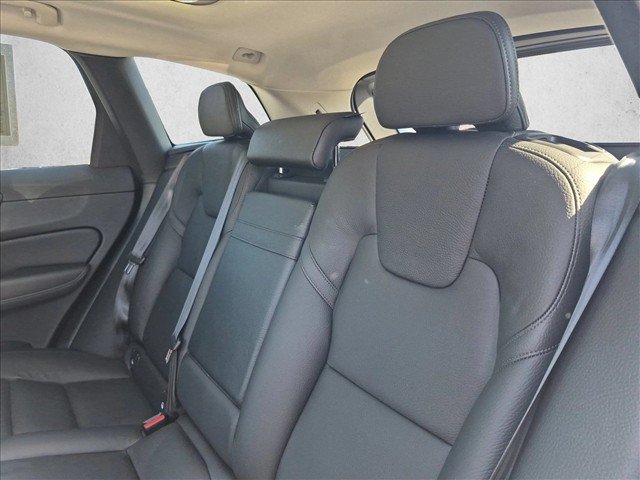 Used 2021 Volvo XC60 T5 Momentum w/ Premium Package FWD image 21