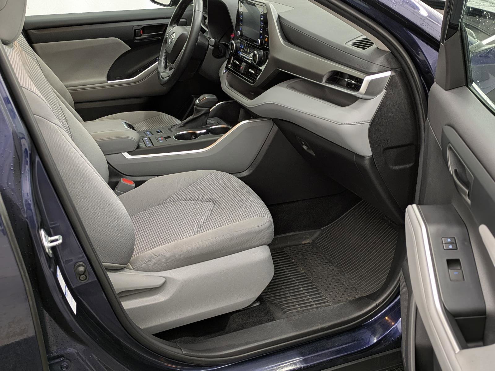 Used 2022 Toyota Highlander LE image 20