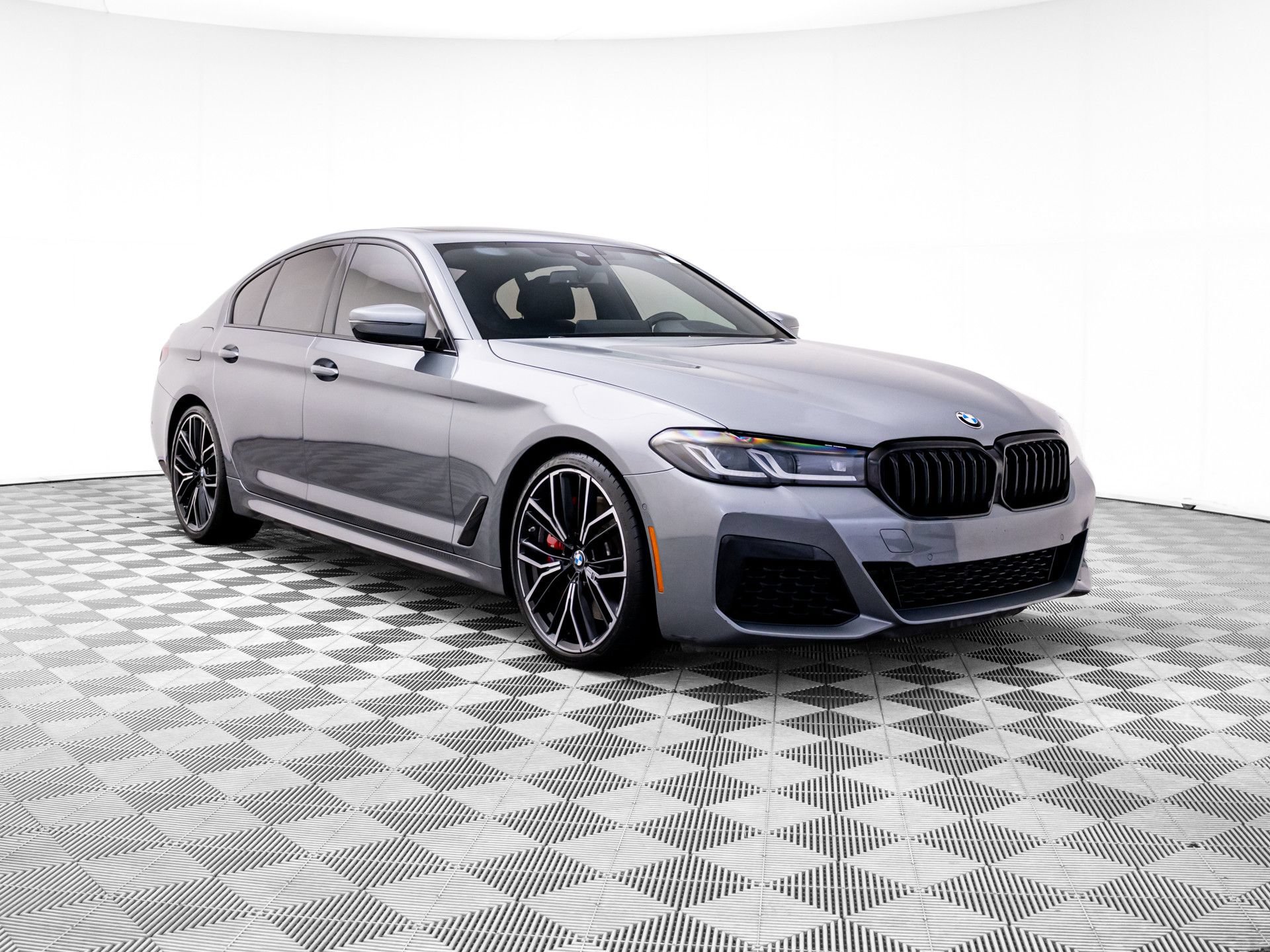 Certified 2023 BMW M550i xDrive w/ Executive Package AWD/4WD image 8