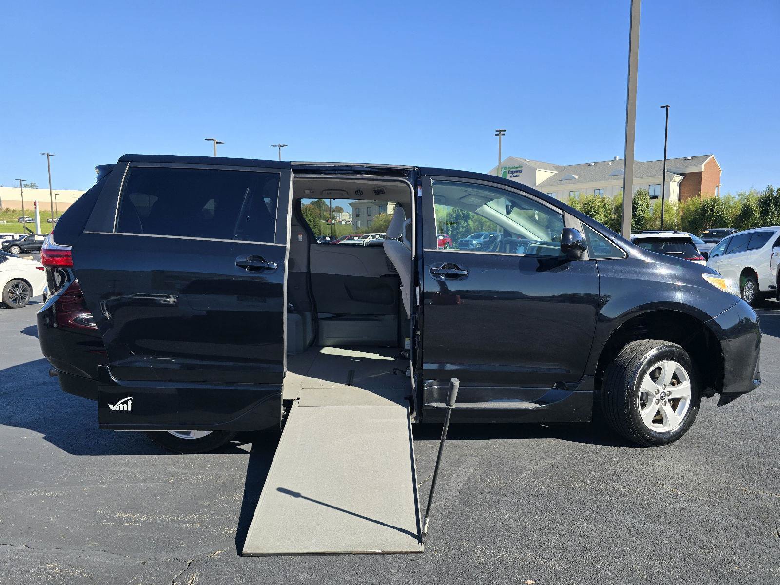 Used 2018 Toyota Sienna LE FWD image 8