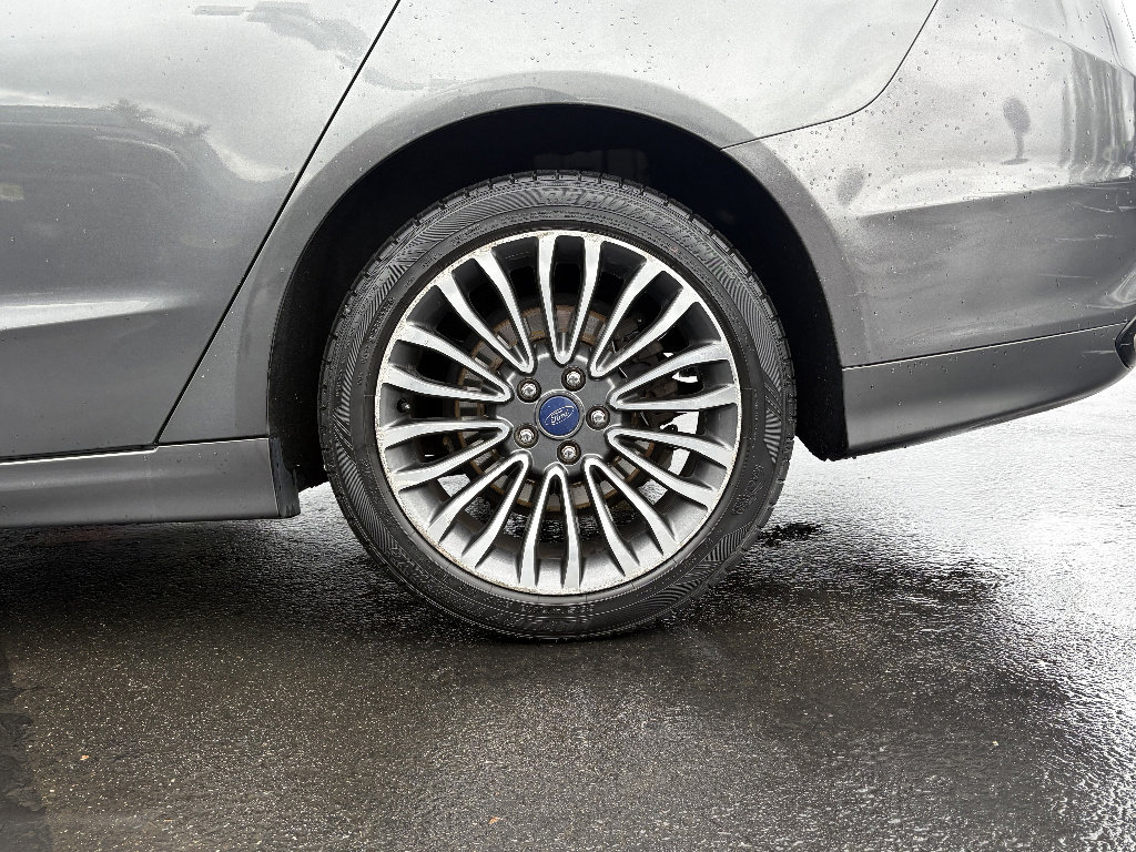 Used 2017 Ford Fusion SE w/ Equipment Group 202A image 12