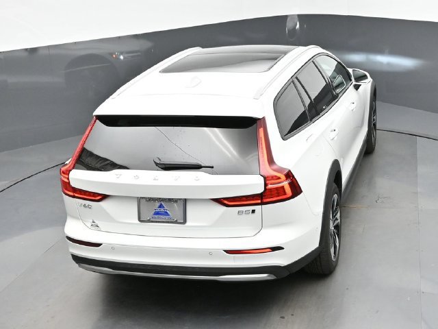 Used 2025 Volvo V60 B5 Cross Country Plus AWD/4WD image 45