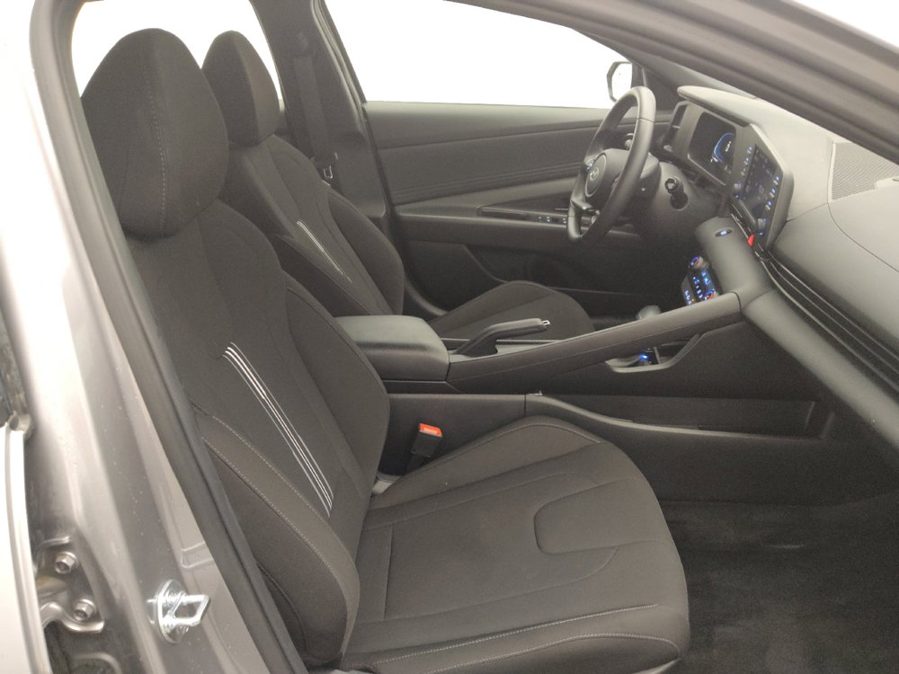 Used 2025 Hyundai Elantra Sport FWD image 21