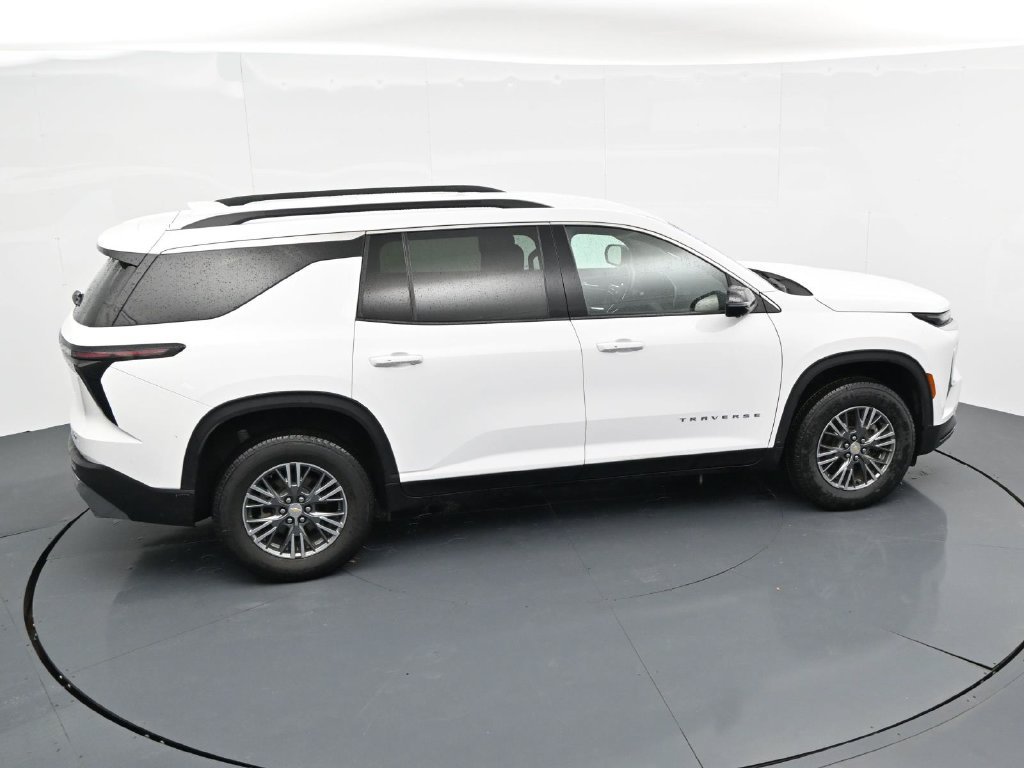 Used 2024 Chevrolet Traverse LT FWD image 25