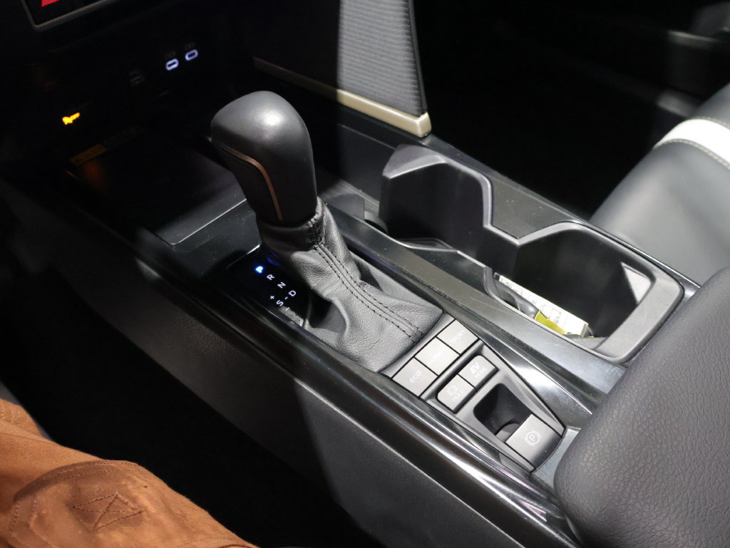 Used 2025 Toyota Camry SE FWD image 28