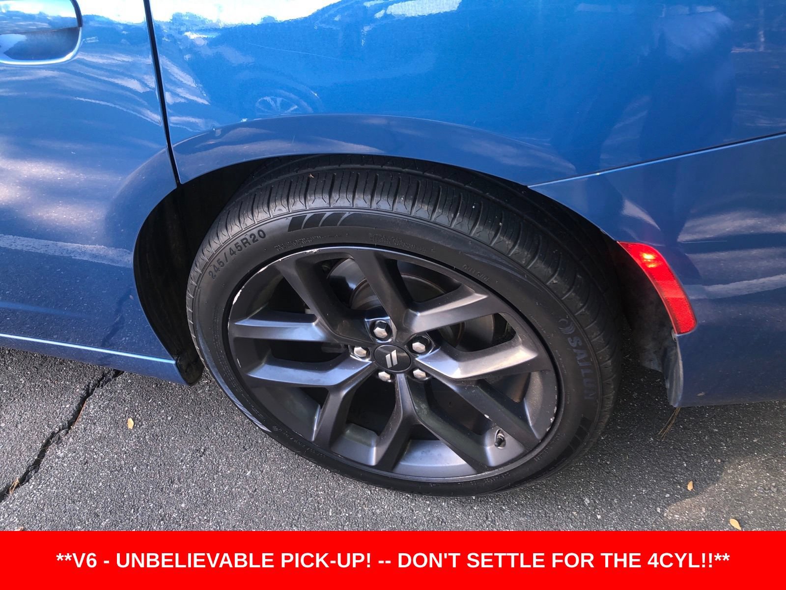 Used 2022 Dodge Charger SXT w/ Blacktop Package RWD image 4