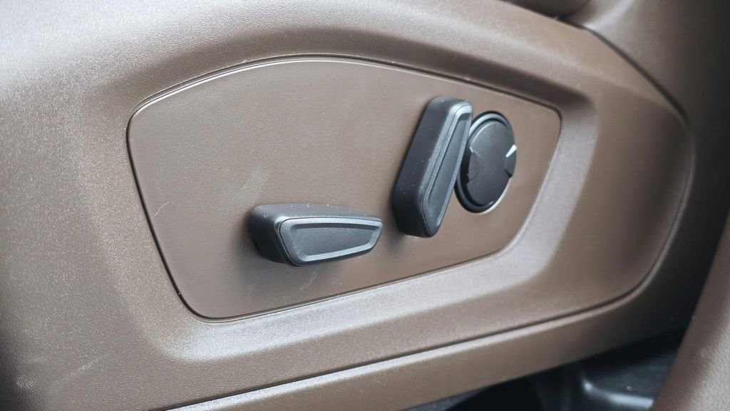 Used 2023 Ford Explorer King Ranch w/ Technology Package AWD/4WD image 27