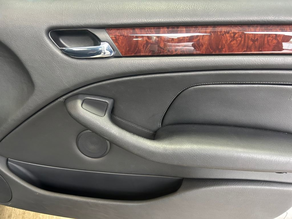 Used 2003 BMW 325i Sedan image 24