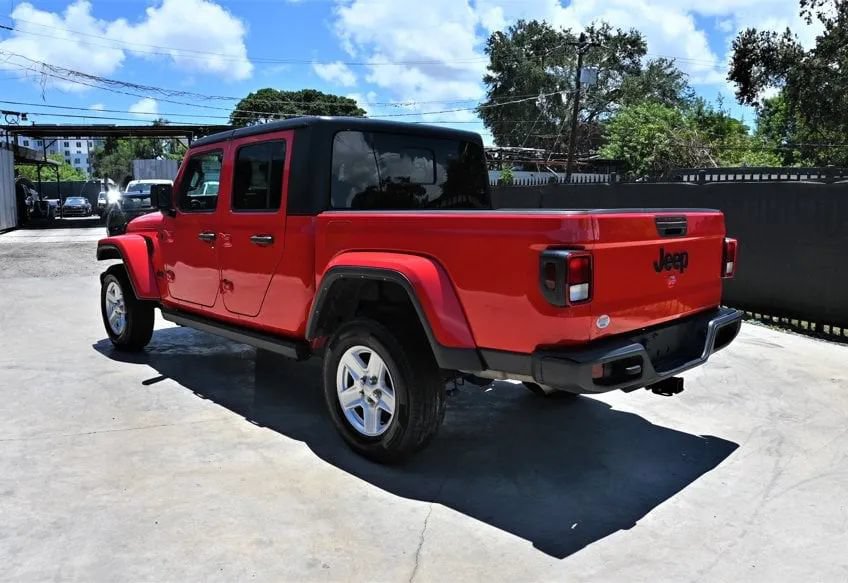 Used 2023 Jeep Gladiator Sport AWD/4WD image 3