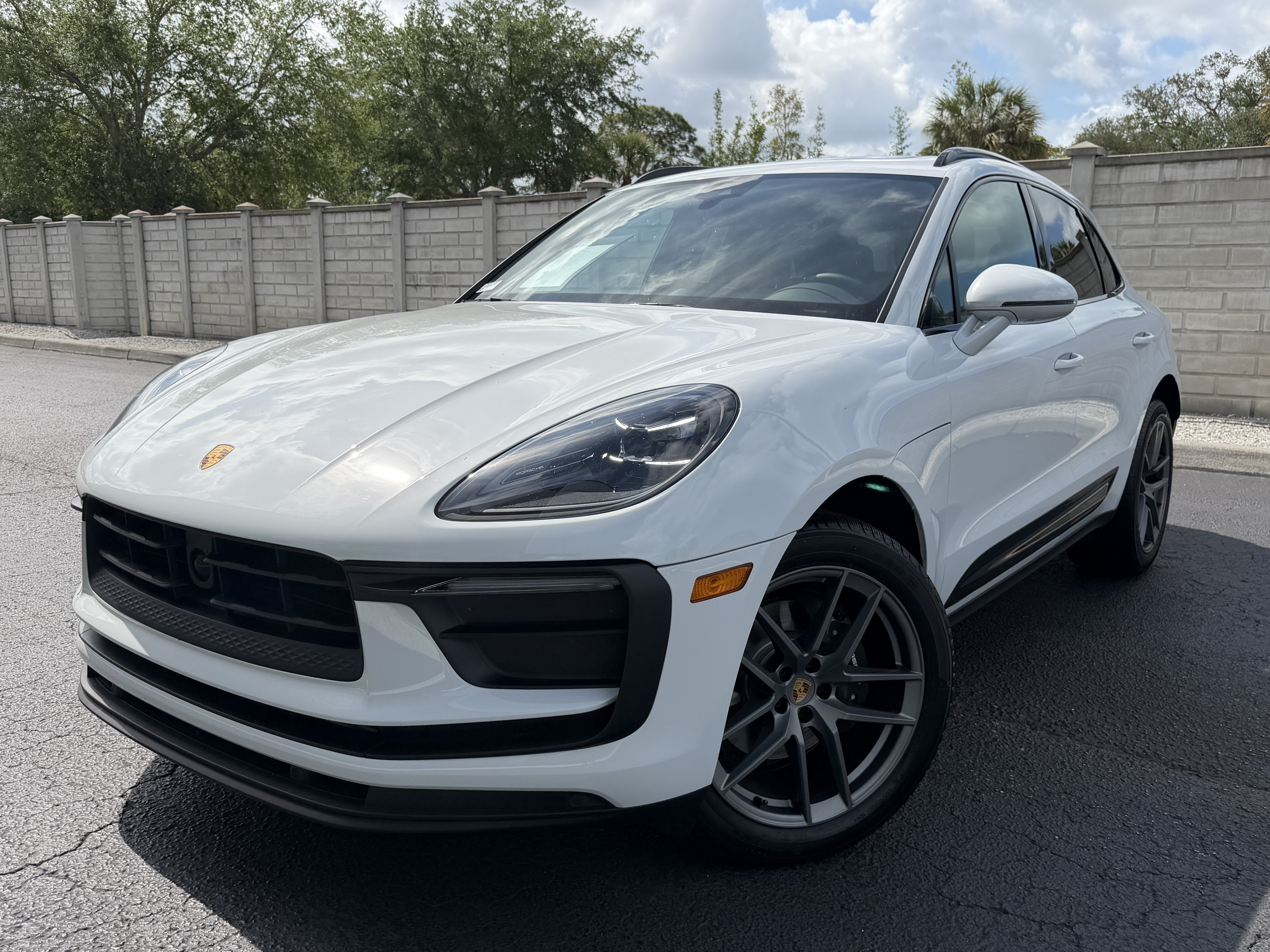 Certified 2025 Porsche Macan AWD/4WD video 1