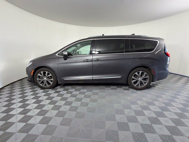 Used 2017 Chrysler Pacifica Limited FWD image 9