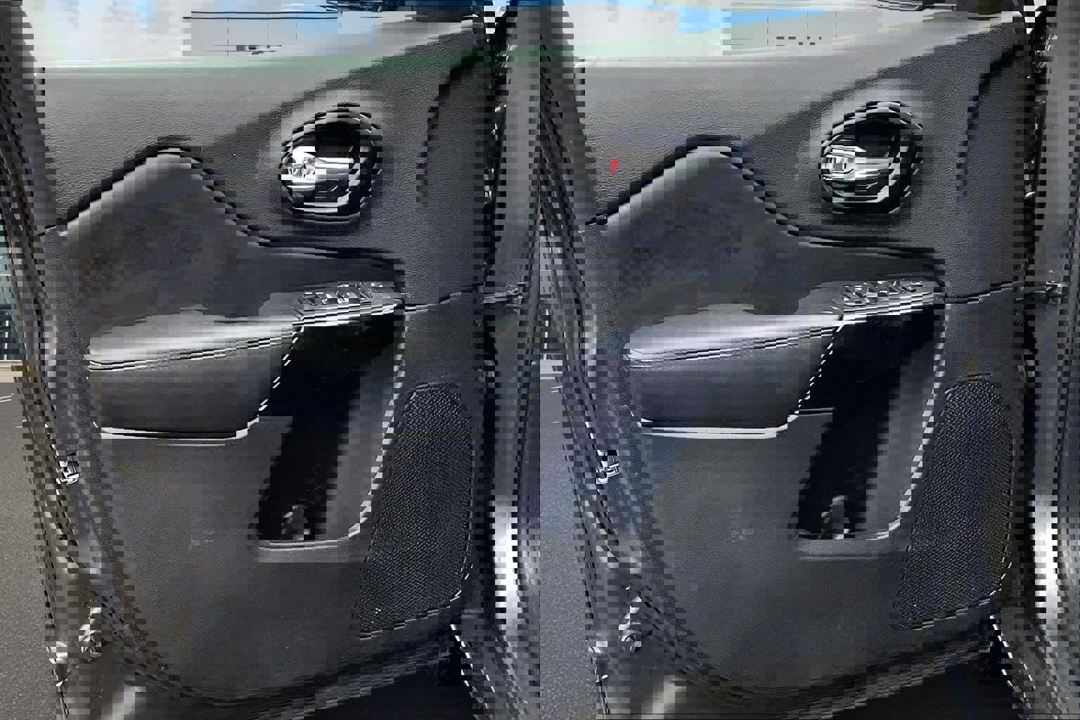 Used 2021 Jeep Cherokee Altitude image 28