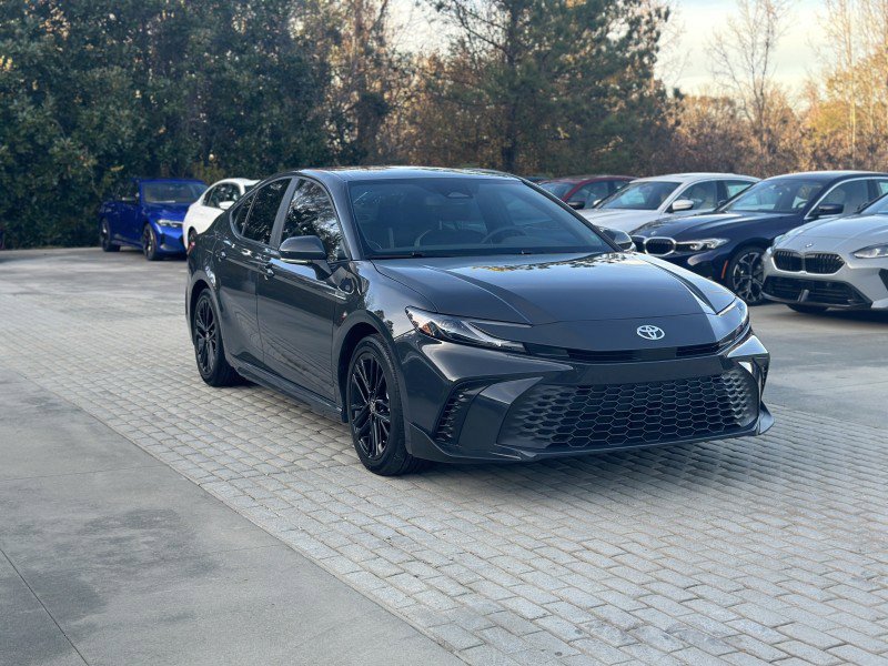 Used 2025 Toyota Camry SE image 9