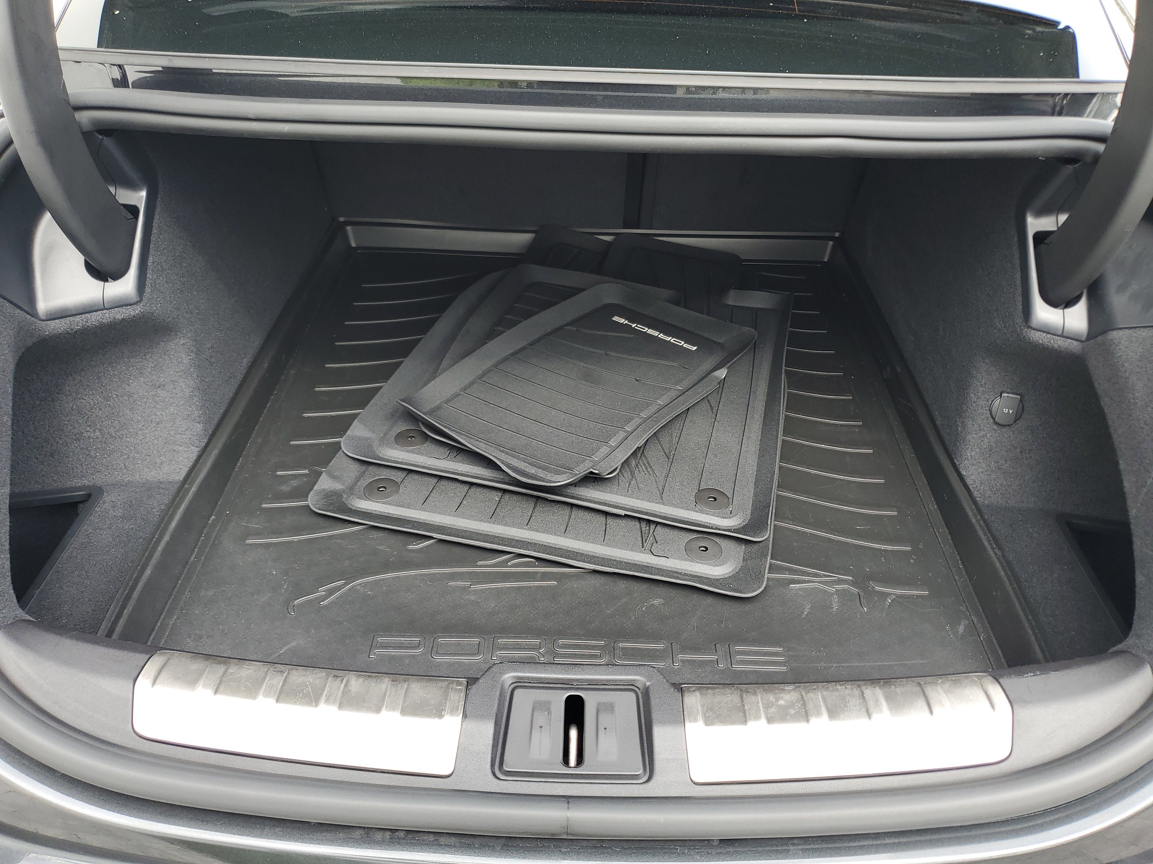 Used 2025 Porsche Taycan image 9