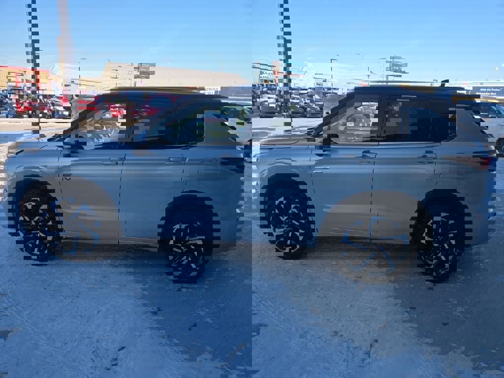 Used 2023 Mitsubishi Outlander SEL image 8